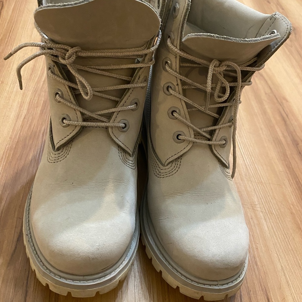 Timberland women Boots 8.5 M size